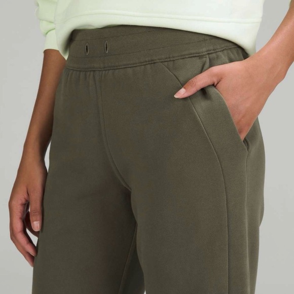 Lululemon Scuba High-Rise Jogger *Full Length in Army Green Size 0 - Picture 11 of 14